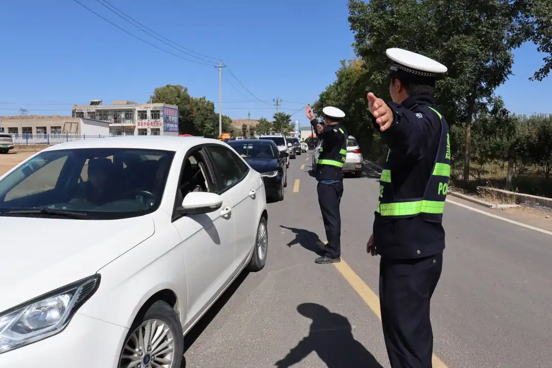 国庆假期守岗护航 畅通平安不打烊——靖边交警圆满完成国庆道路交通安保工作