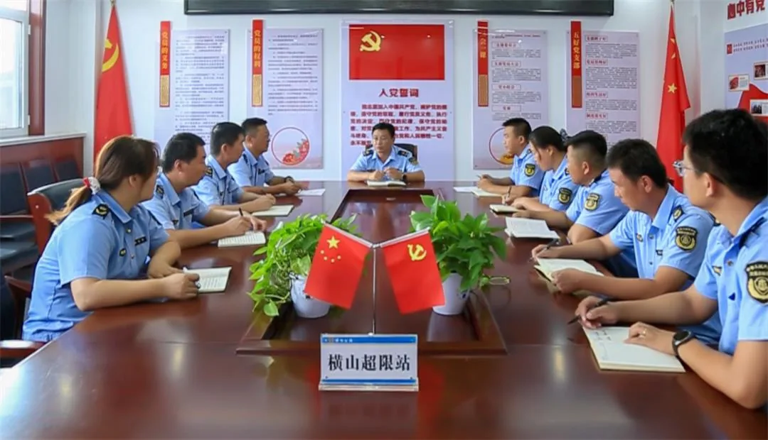 榆林市公路局横山超限检测站将扫黑除恶常态化与道路交通安全综合治理紧密结合