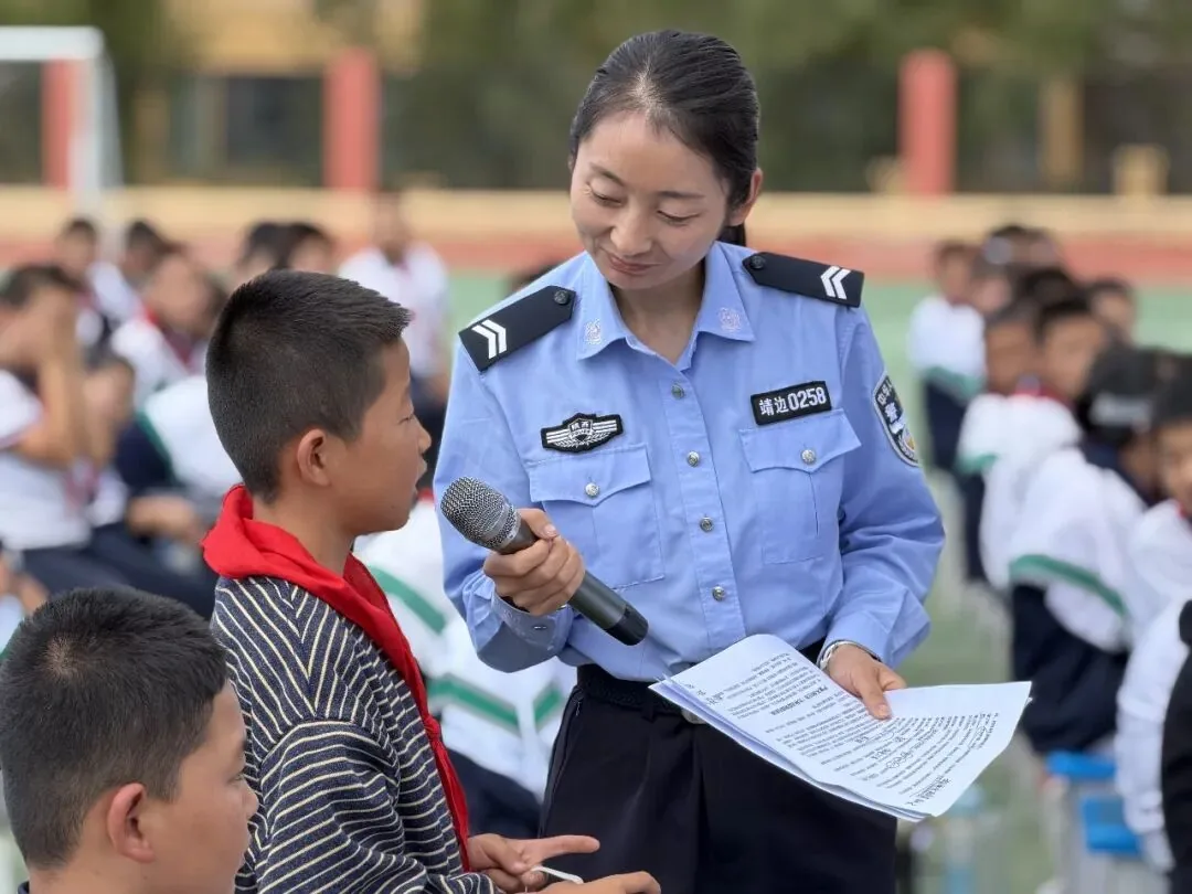 法治副校长进校园普法