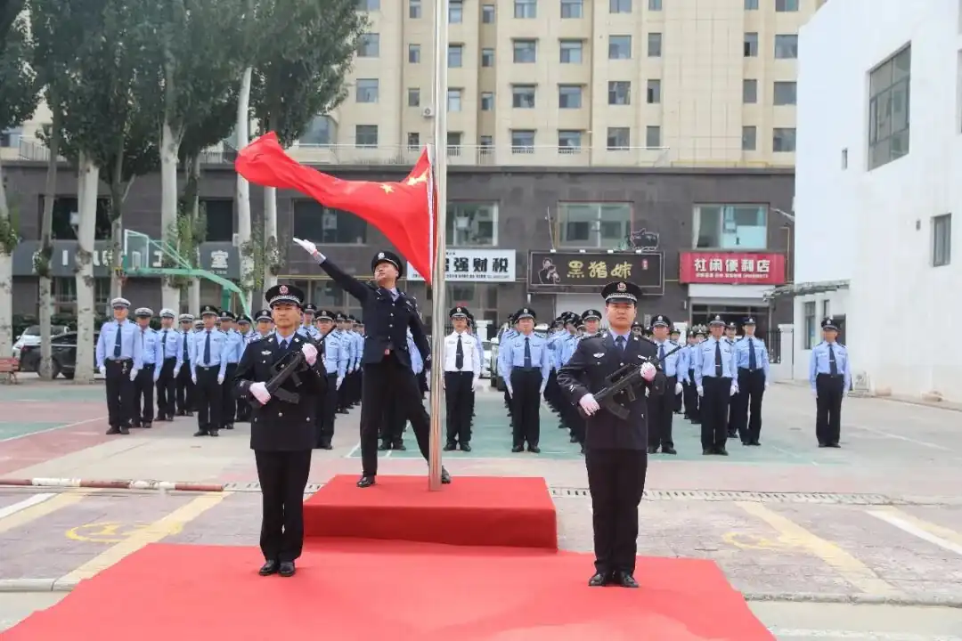 近日,靖边公安郭世霞创作诗歌《我想把安宁寄给你》