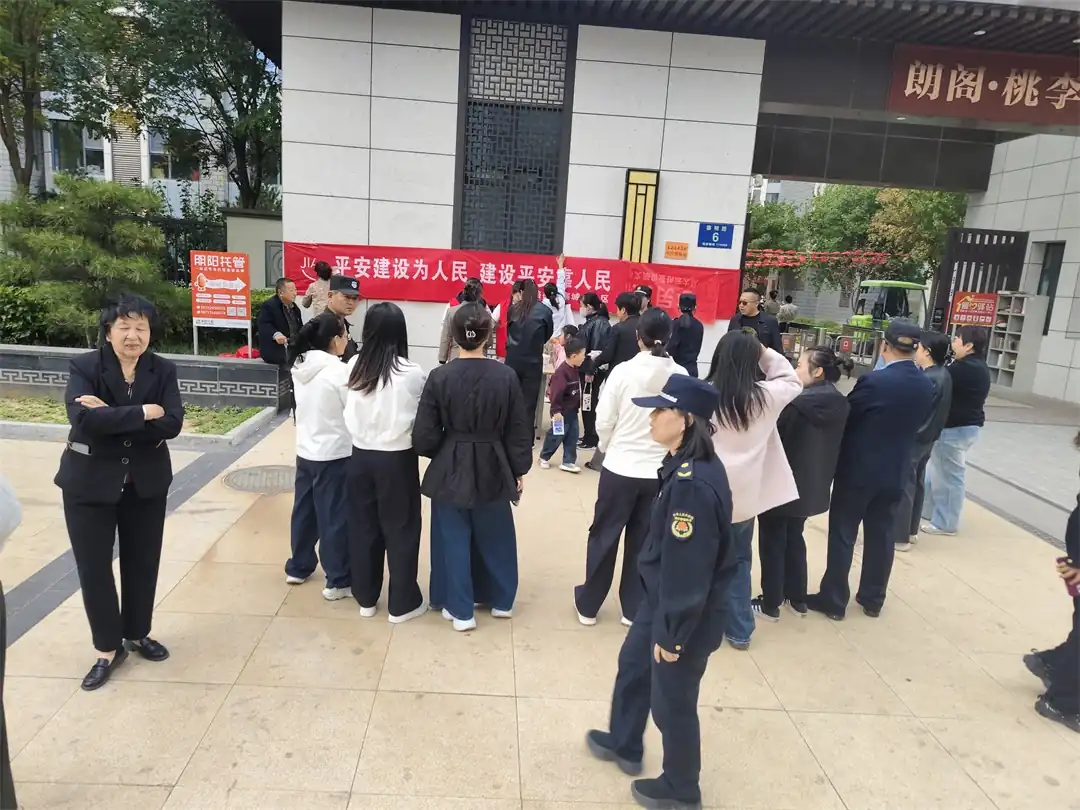 平安建设为人民 建设平安靠人民——寨城庄社区开展平安建设宣传活动
