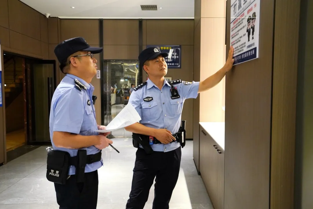 截至9月底，榆林市公安局高新分局辖区群众安全感达99%，盗窃、电诈案件同比分别下降38%、26%，治安警情下降18%。