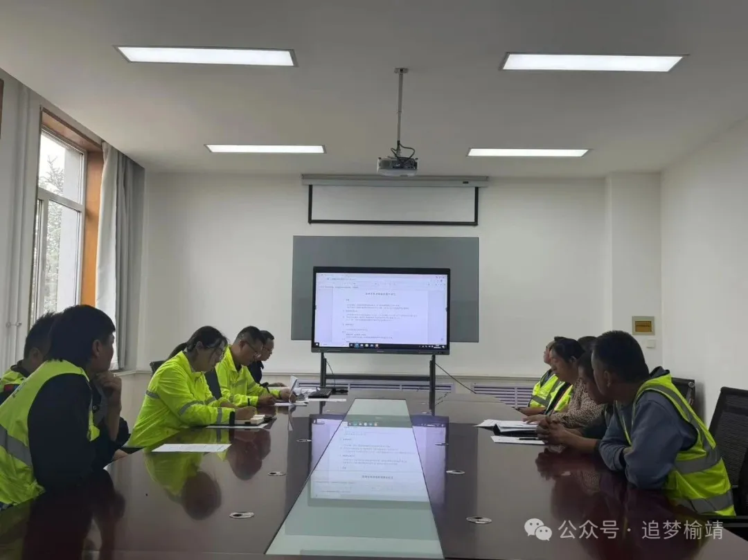 10月12日,榆林路养中心组织辖区救援单位召开高速公路车辆救援服务安全管理暨安全教育培训会议