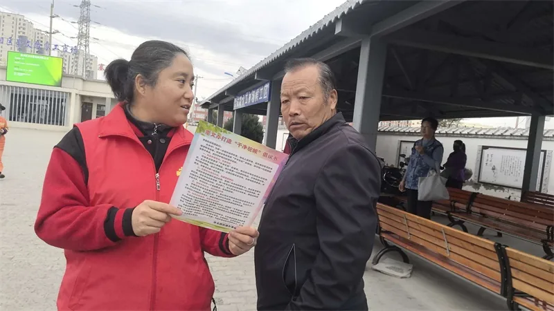 近日,榆阳区崇文路街道葡萄园社区常态化开展垃圾分类宣传