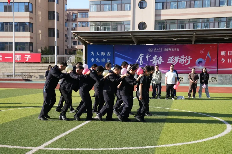 10月13日,绥德县公安局组织开展“凝心聚力疏压力,暖警赋能护初心”心理健康拓展活动,30余名民辅警代表参加。