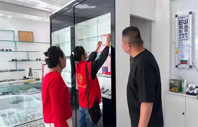 近日,榆阳区鼓楼街道鸳鸯湖社区开展“树牢安全意识 共筑平安榆阳”安全生产专题宣讲与隐患排查系列活动