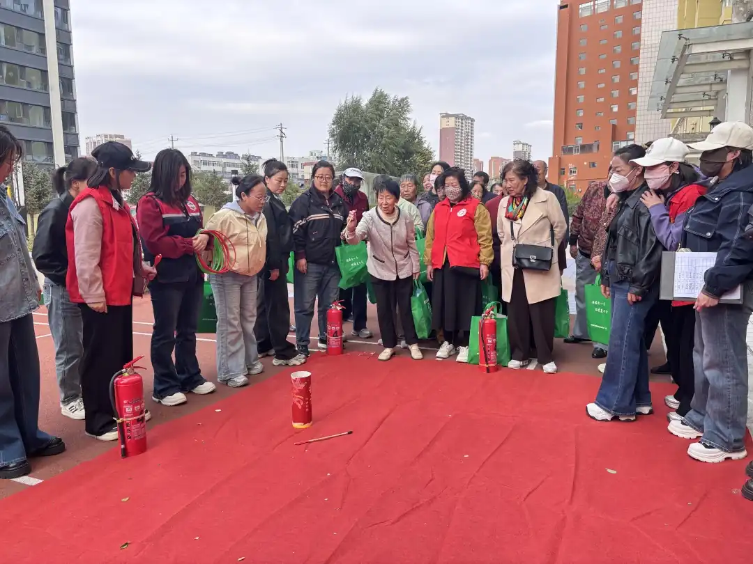 重阳节前夕,榆阳区驼峰路街道东岳路社区开展“情暖敬老月 欢乐度重阳”银龄趣味活动