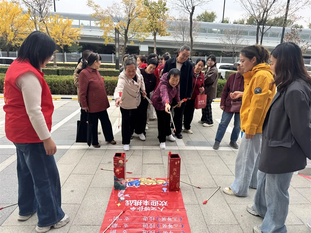 近日,榆阳区沙河路街道雨润路社区开展“桑榆欢聚庆重阳”主题活动
