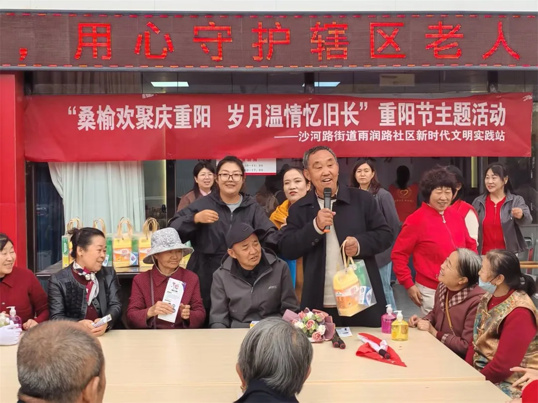 近日,榆阳区沙河路街道雨润路社区开展“桑榆欢聚庆重阳”主题活动