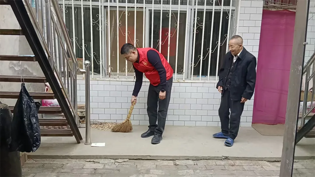 重阳节来临之际,榆阳区崇文路街道葡萄园社区开展系列敬老活动