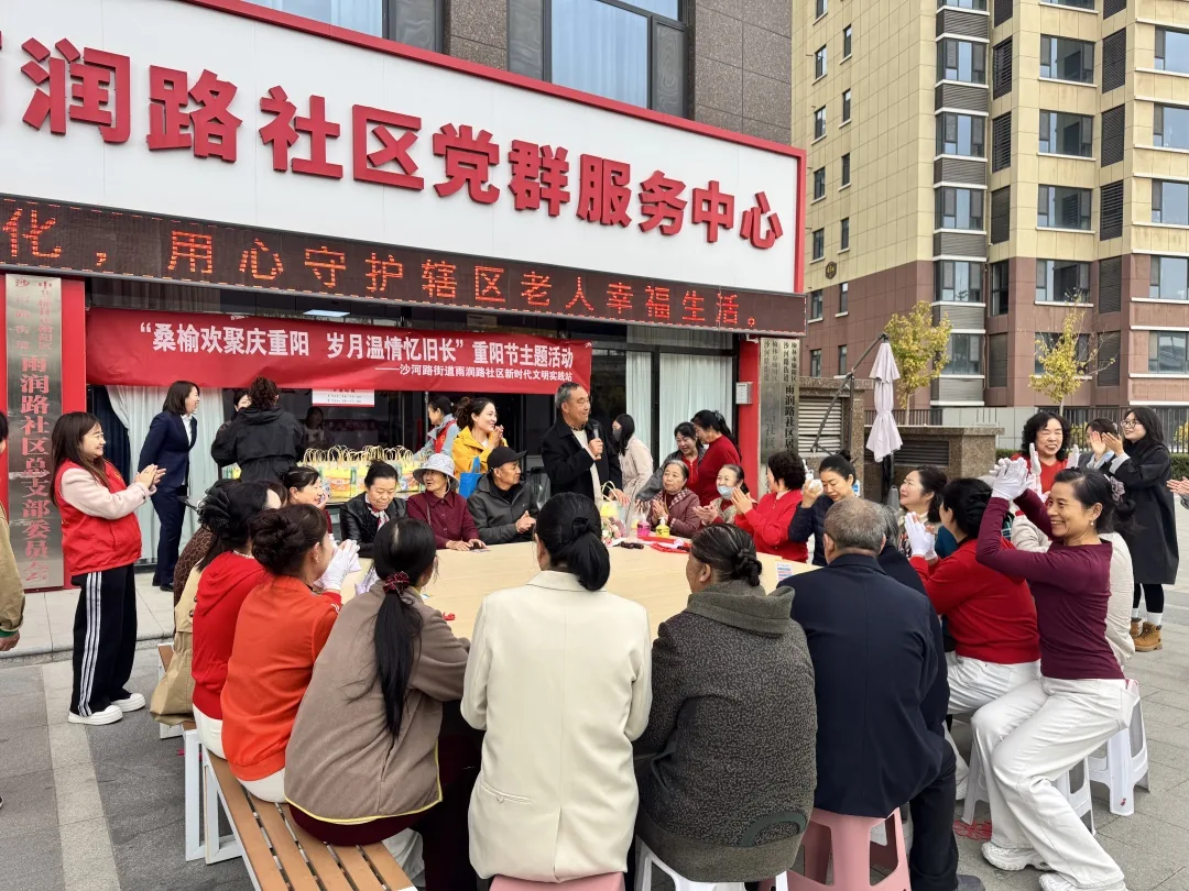 近日,榆阳区沙河路街道雨润路社区开展“桑榆欢聚庆重阳”主题活动