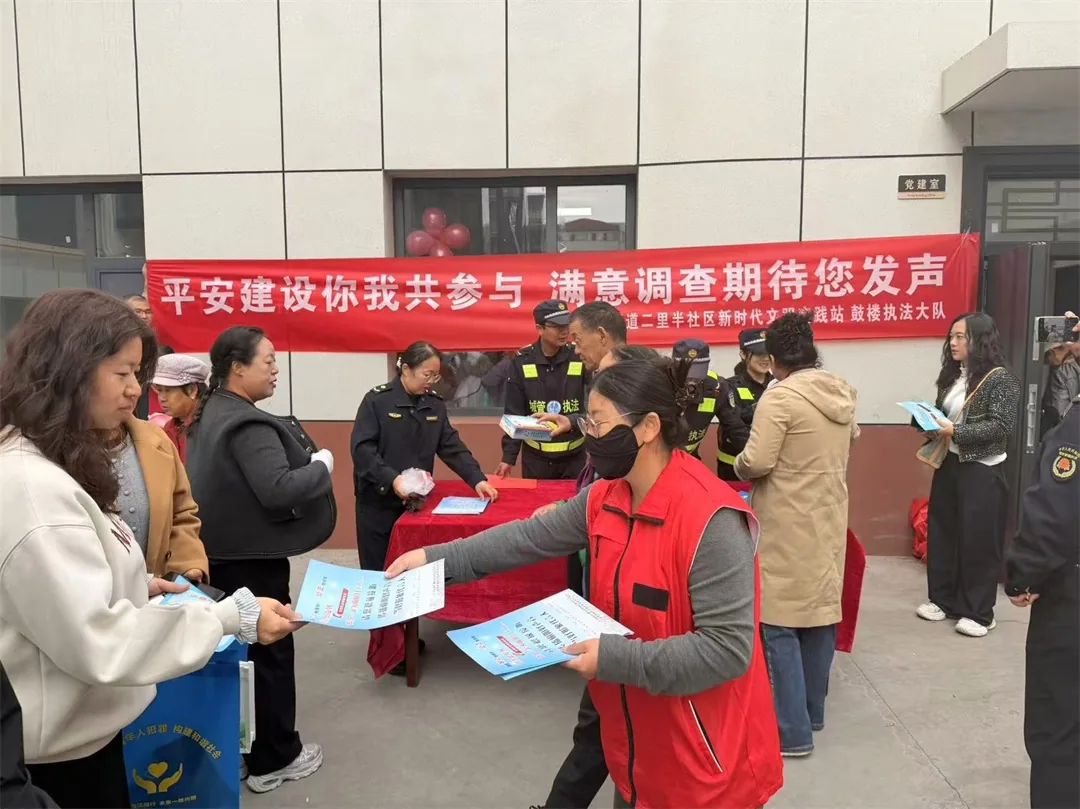 近日,榆阳区鼓楼街道二里半社区联合卫生服务中心、物业在广电小区开展“情暖金秋迎重阳”便民活动