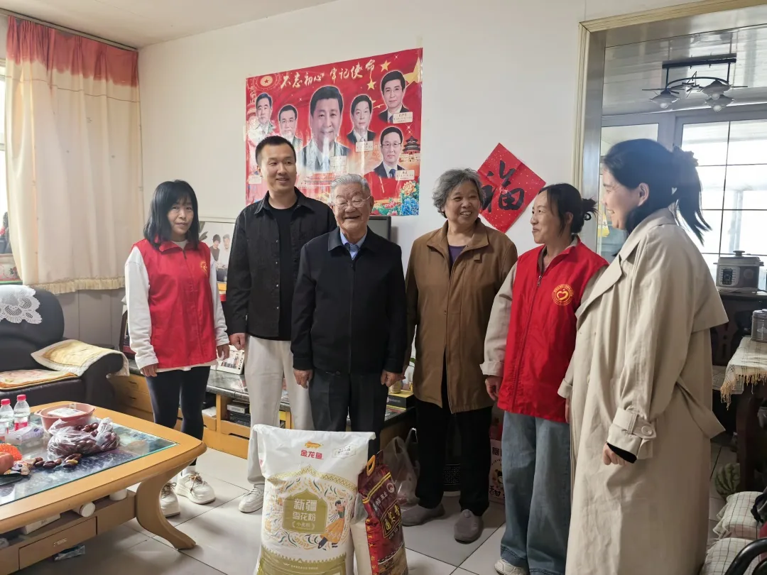 10月16日9时,榆阳区崇文路街道崇文路社区在综合养老服务中心开展重阳系列活动
