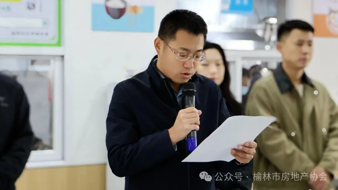 10月18日，榆林市房地产协会走进榆阳区驼峰路街道金阳社区开展重阳敬老慰问