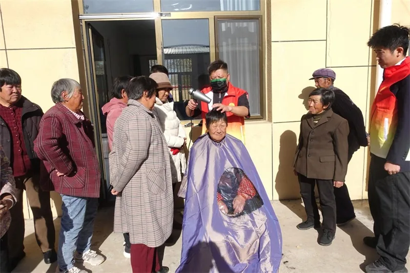 小保当矿业志愿者走进神木大保当镇东北湾村幸福院暖心敬老