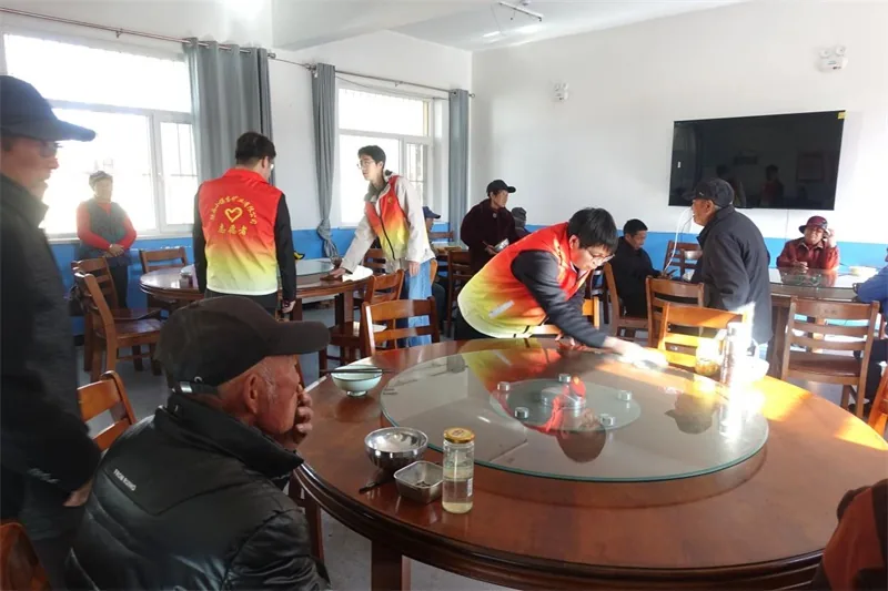 小保当矿业志愿者走进神木大保当镇东北湾村幸福院暖心敬老