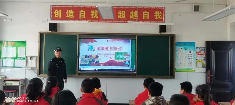 近日,绥德县公安局辛店派出所分众开展法治宣传
