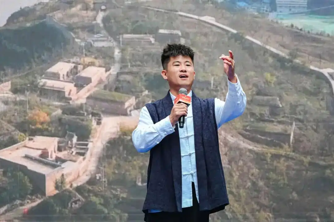 图为陕北民歌《赶牲灵》文艺展演现场