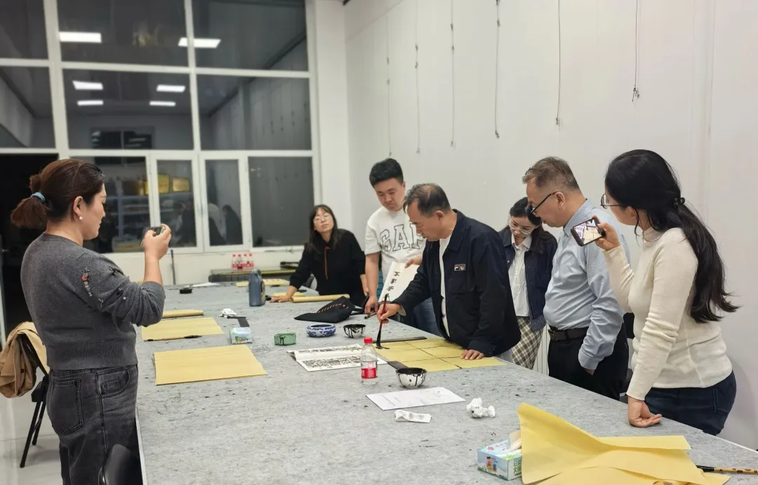 近日,榆林高新区书法家协会魏碑公益课堂圆满结课