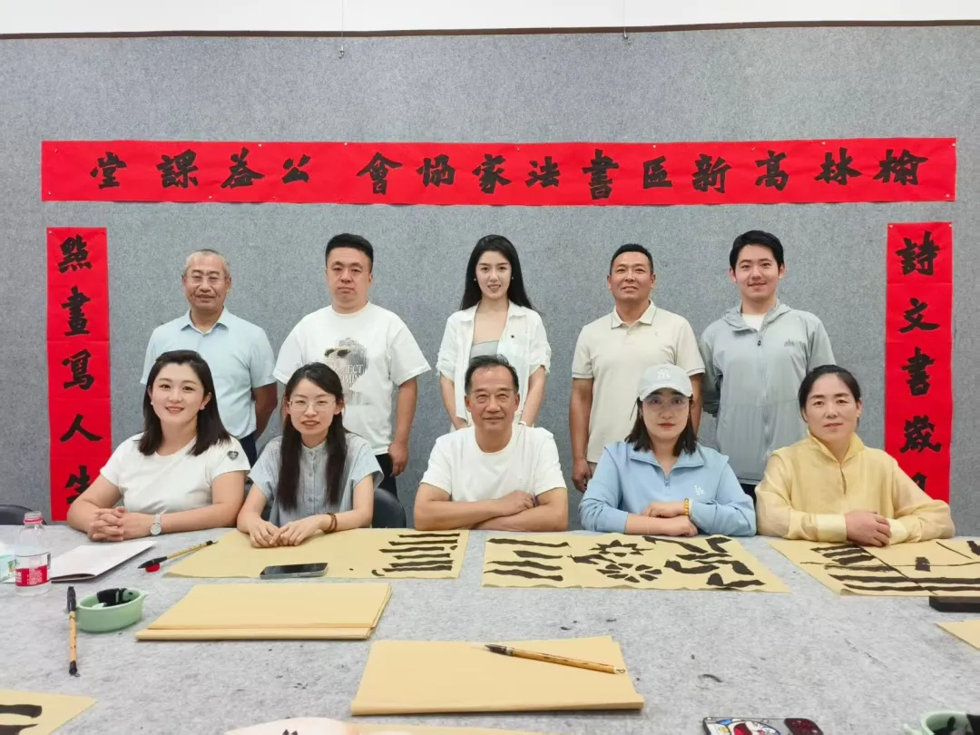 近日,榆林高新区书法家协会魏碑公益课堂圆满结课