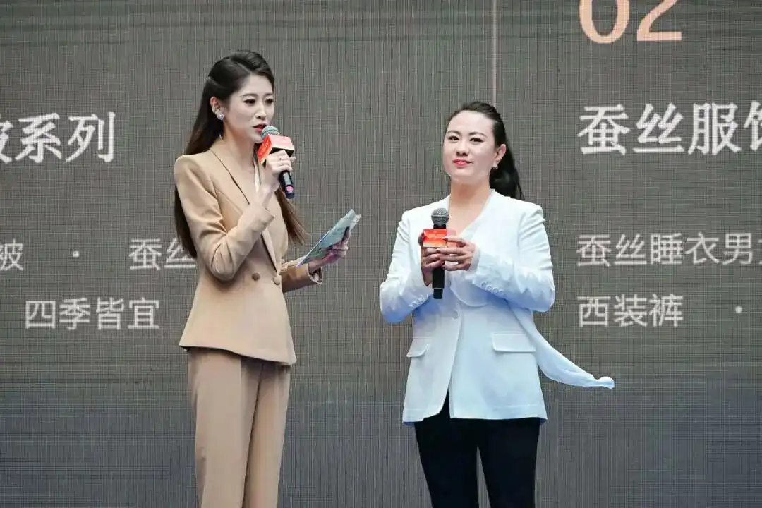 图为吴堡桑蚕丝主题推介访谈及展示环节