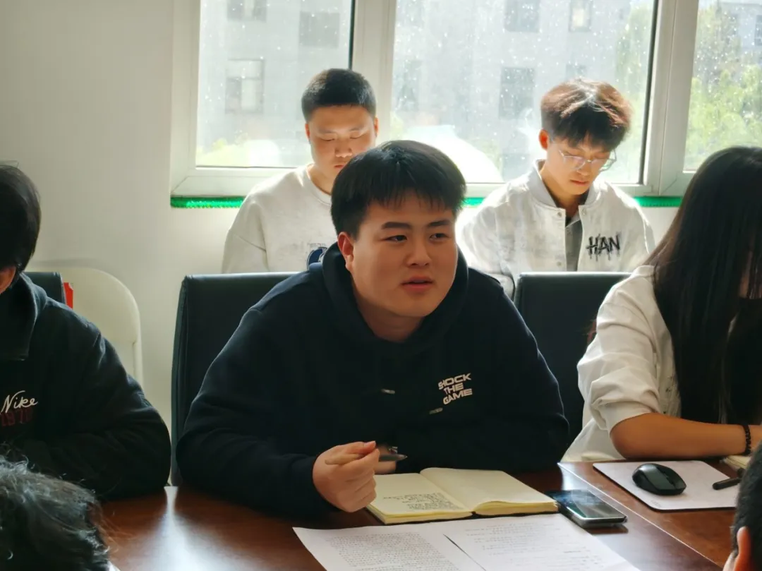 10月13日，榆林大学第一届学生会委员会第一次会议暨校院两级学生会联席会议召开