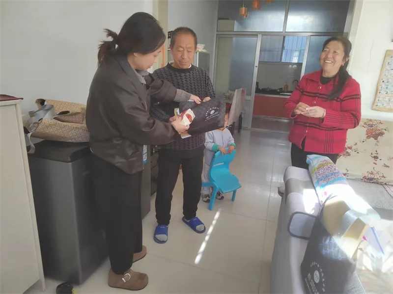 秋冬排查筑防线 多维宣传暖民心——崇文路街道葡萄园社区开展秋冬安全综合治理入户行动