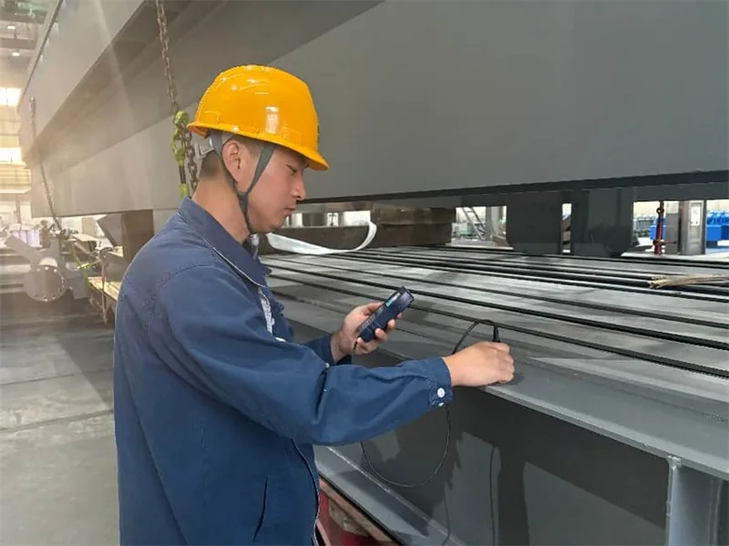 10月23日,至精钢构外高桥一厂扩容量替代项目首批主厂房屋架钢构件顺利发运。