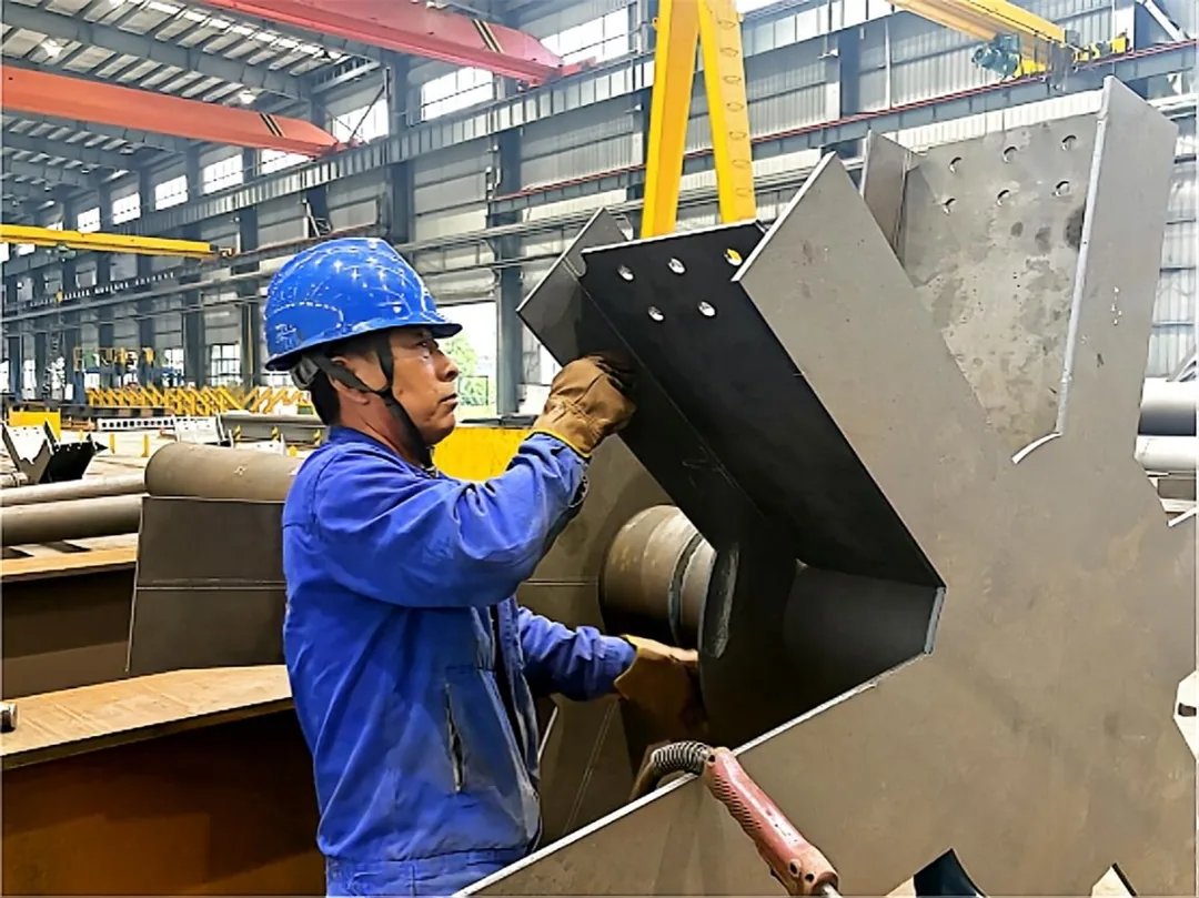 数字建模赋能 精细管理保供 中能建建筑集团至精钢构雄安项目首批钢构件顺利启运