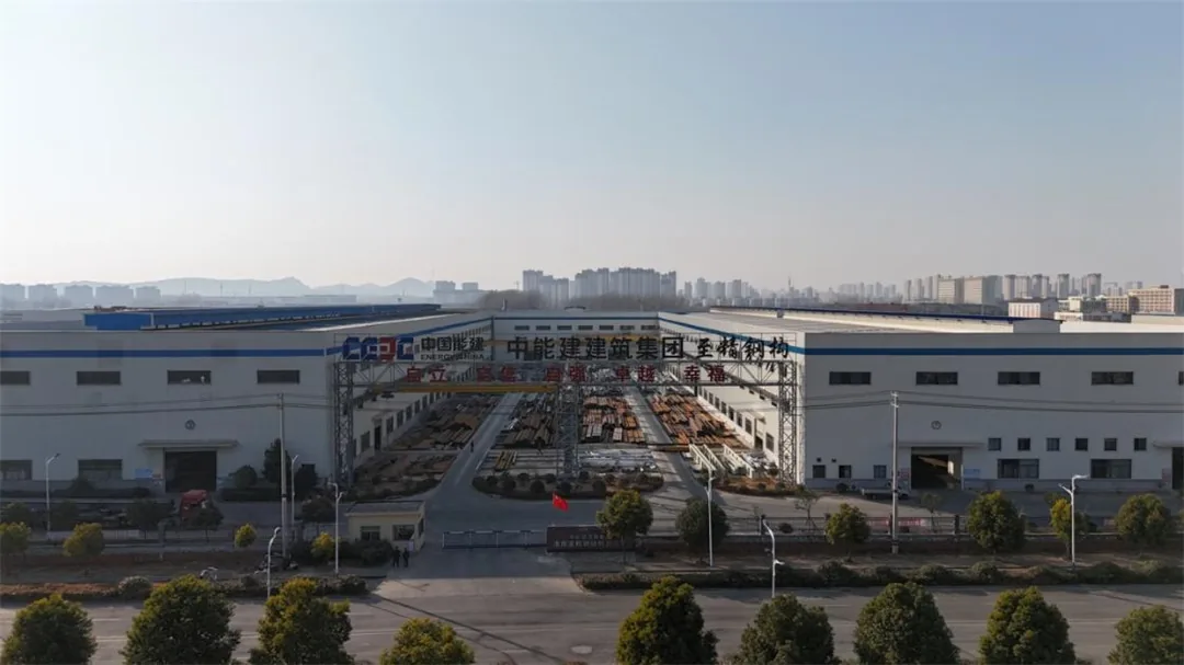 10月26日，中能建建筑集团至精钢构一批海上电缆卷盘钢构件发往广东汕尾项目现场。