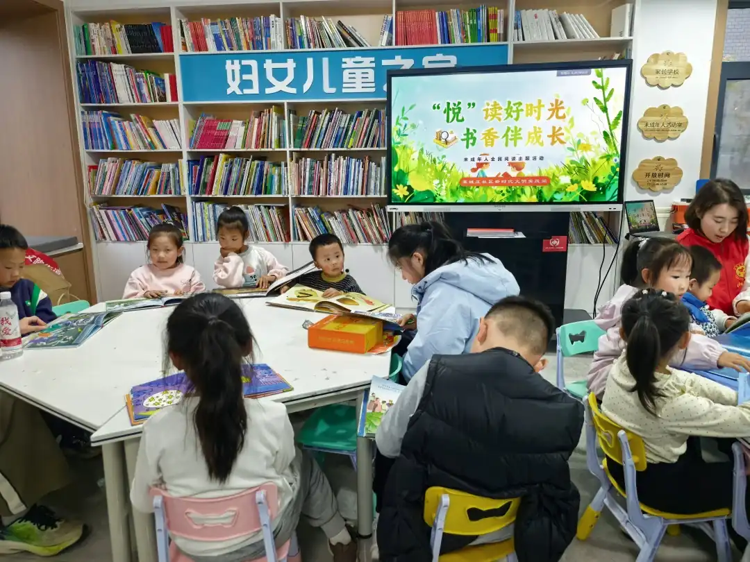 近日,榆阳区崇文路街道寨城庄社区新时代文明实践站依托妇女儿童之家,组织开展