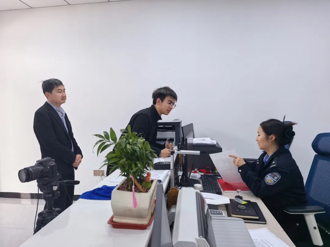近日,2027届高考报名启动,吴堡县公安局寇家塬派出所针对考生