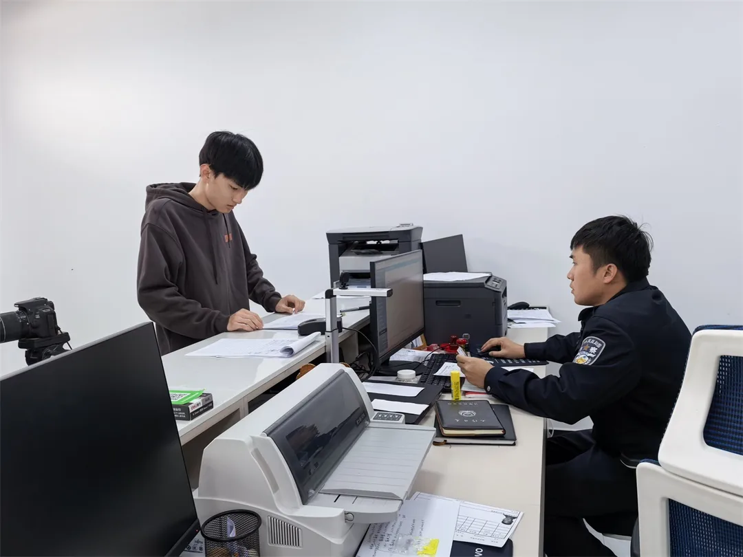 近日,2027届高考报名启动,吴堡县公安局寇家塬派出所针对考生