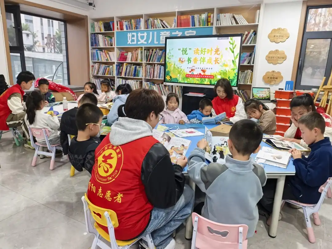 近日,榆阳区崇文路街道寨城庄社区新时代文明实践站依托妇女儿童之家,组织开展