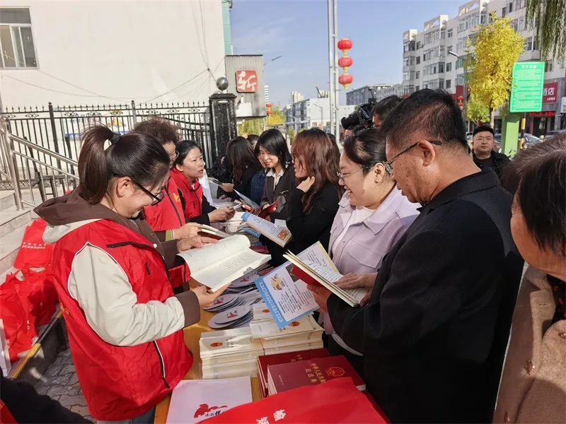近日,榆阳区崇文路街道芹涧路社区联合榆林市司法局开展