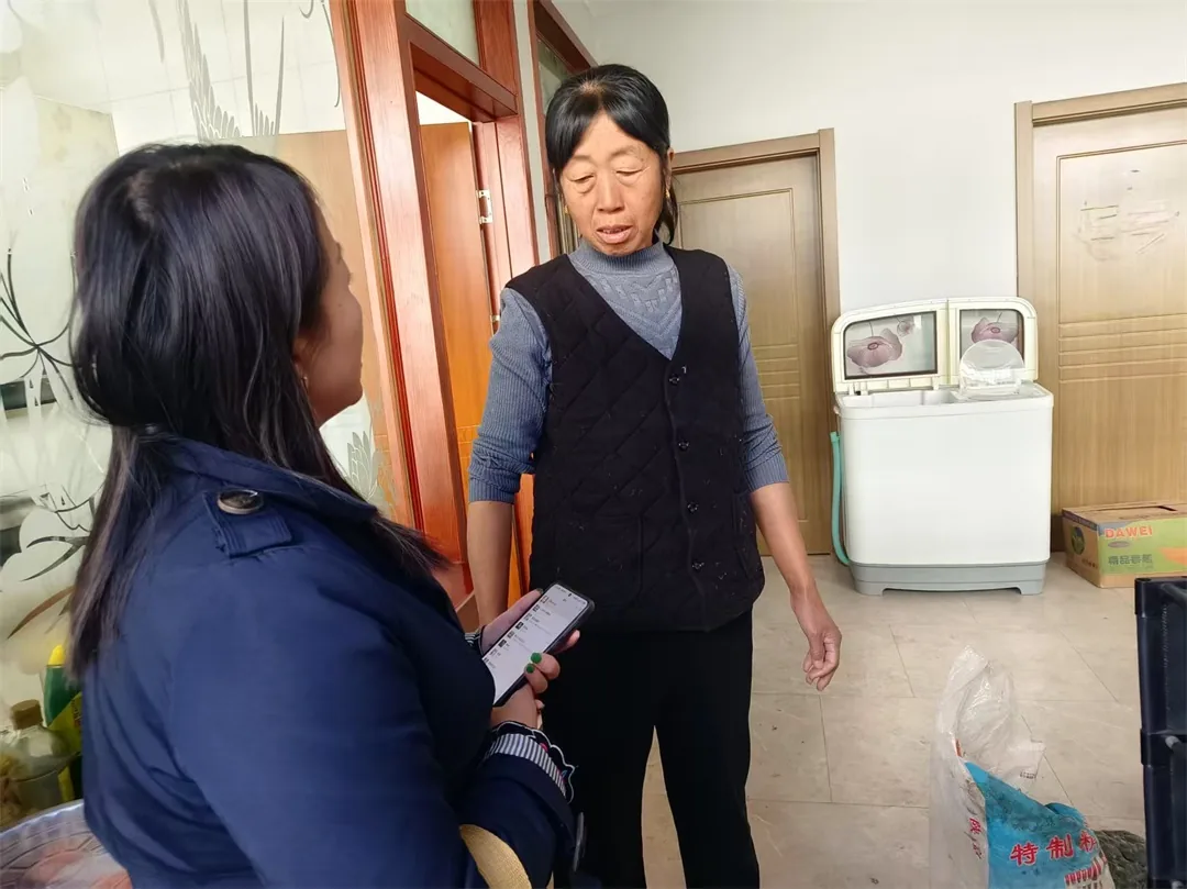 近日,榆阳区崇文路街道葡萄园社区召开医保缴费部署会并入户推进2026年度城乡居民医保征缴工作