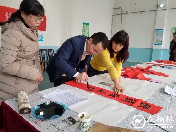 西安兴科社区年味浓 书法名家送祝福
