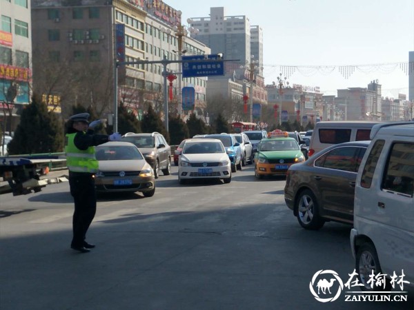 靖边交警全力保障2017年正月秧歌演出活动期间交通安全畅通
