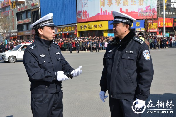 靖边交警圆满完成元宵节秧歌汇演期间道路交通安全保卫工作