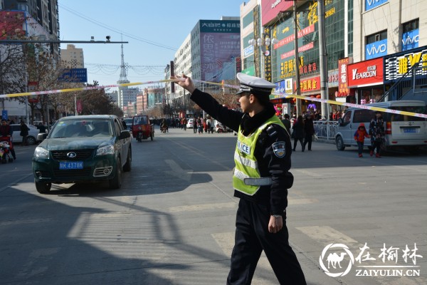 靖边交警圆满完成元宵节秧歌汇演期间道路交通安全保卫工作