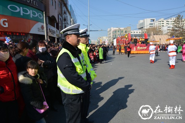 靖边交警圆满完成元宵节秧歌汇演期间道路交通安全保卫工作