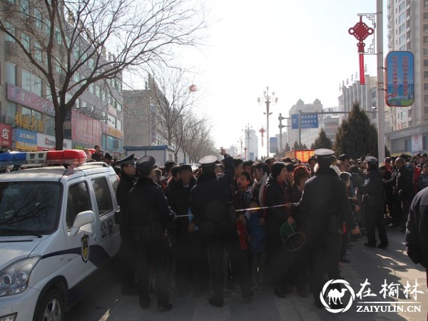 靖边县巡特警大队圆满完成元宵节安保任务