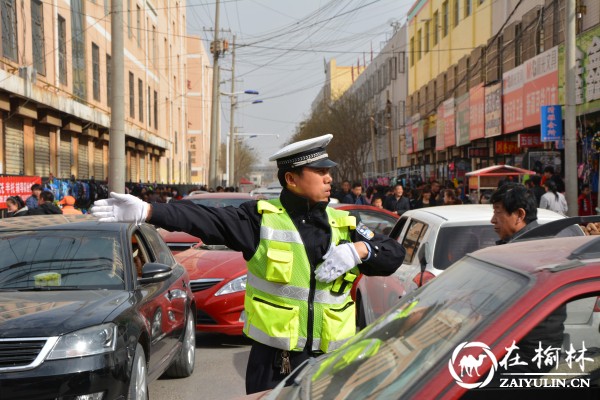 靖边交警开学季保畅通 全力护航道路交通安全