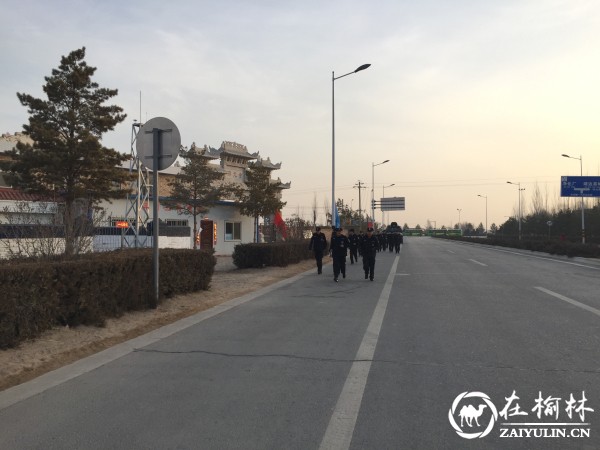 靖边特警大队组织开展五公里越野体能训练