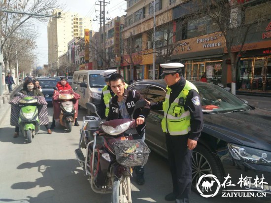 靖边交警铁腕整治无牌无证摩托车上路违法行为