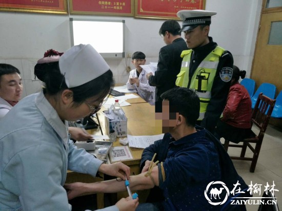 清明节前夕靖边交警突击夜查酒驾取实效