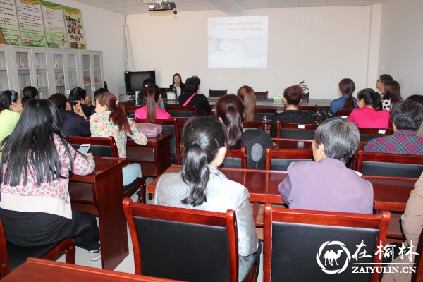 榆阳区驼峰办金华路社区开展健康知识讲座