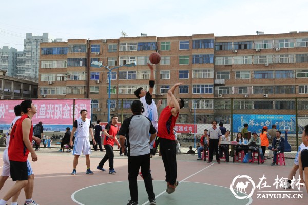 绥德公安代表队在首场全县干部职工篮球赛中旗开得胜